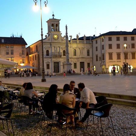 Ampio Trilocale A Udine Centro Apartman Kültér fotó